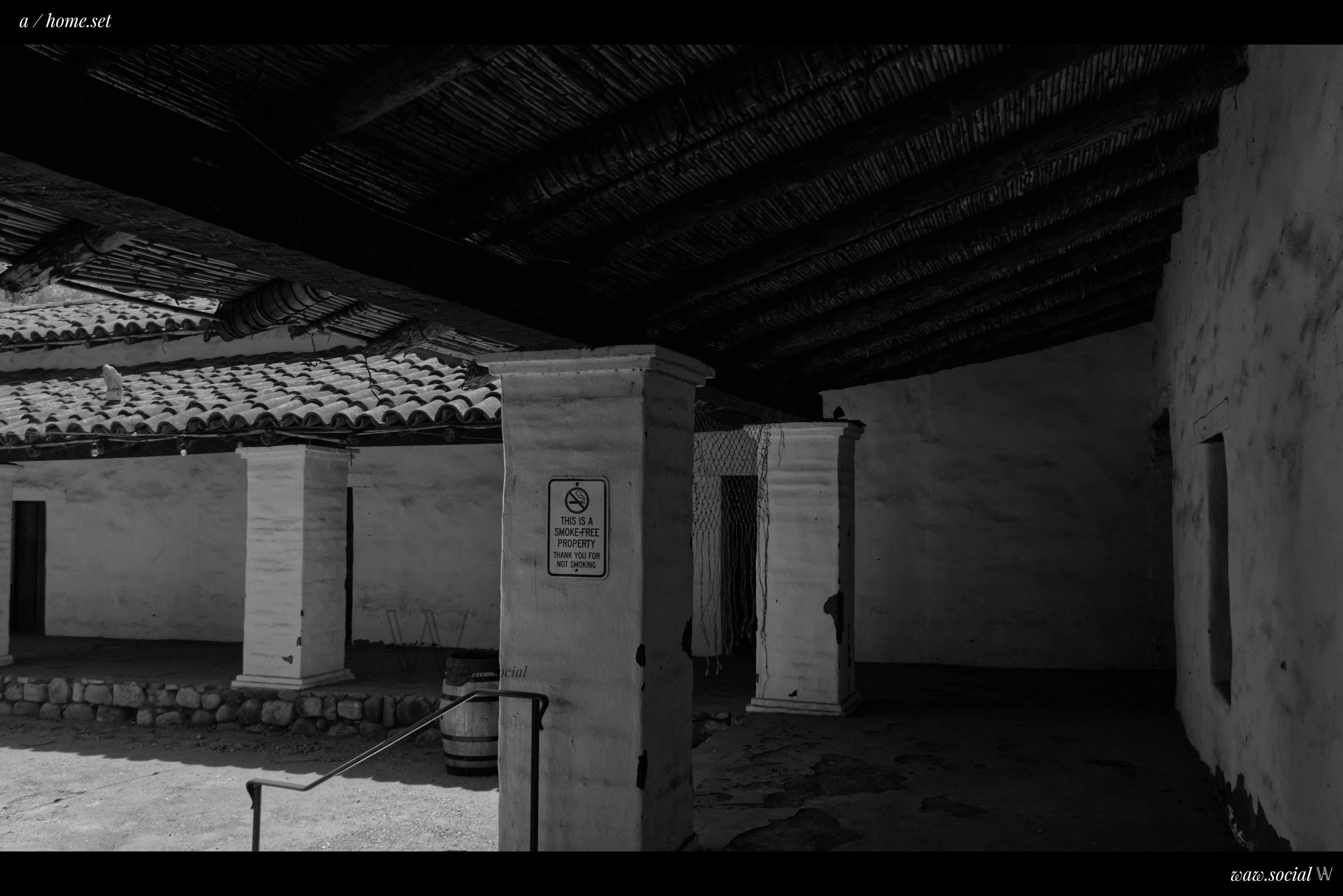 A black and white photo of El Paseo and Casa de la Guerra in Santa Barbara, California.