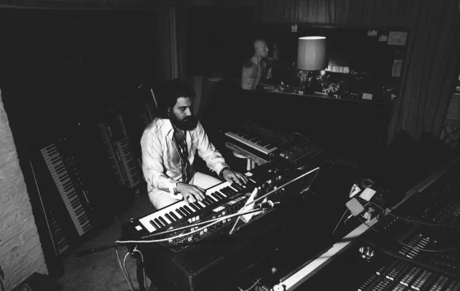 Early days of Vangelis - Playing the legendary Yamaha CS-80.