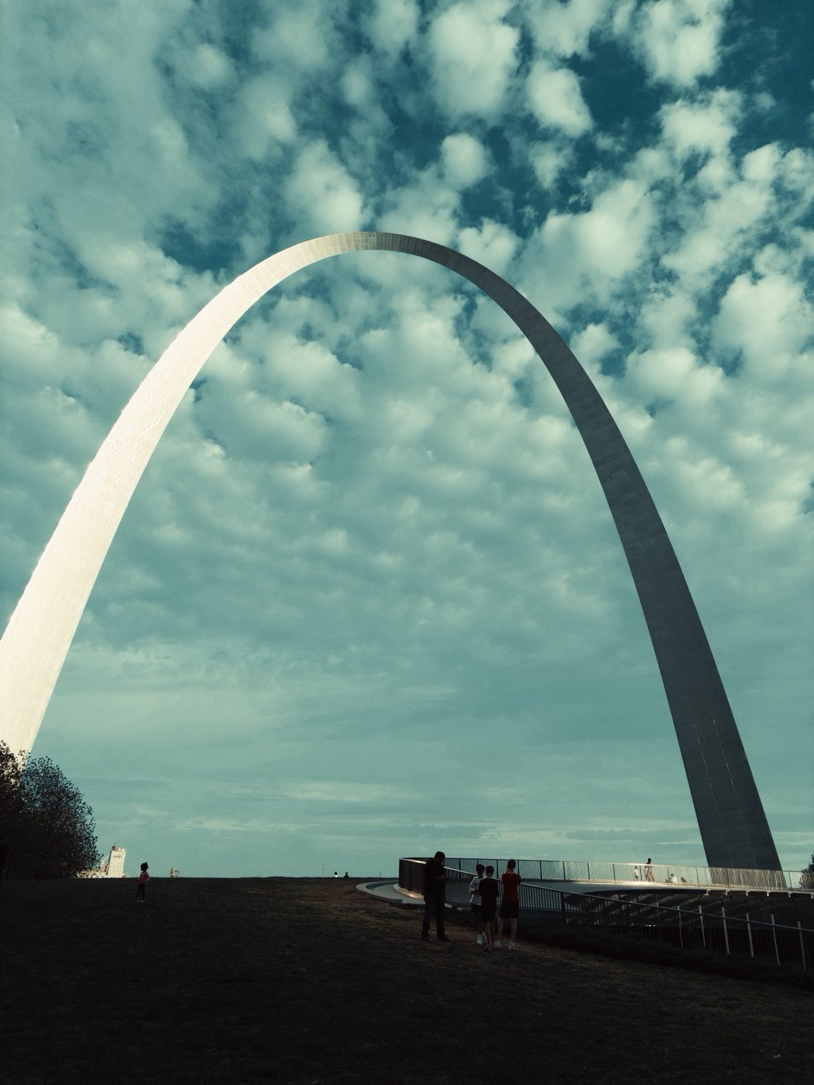 St. Louis Gateway Arch on an overcast day.