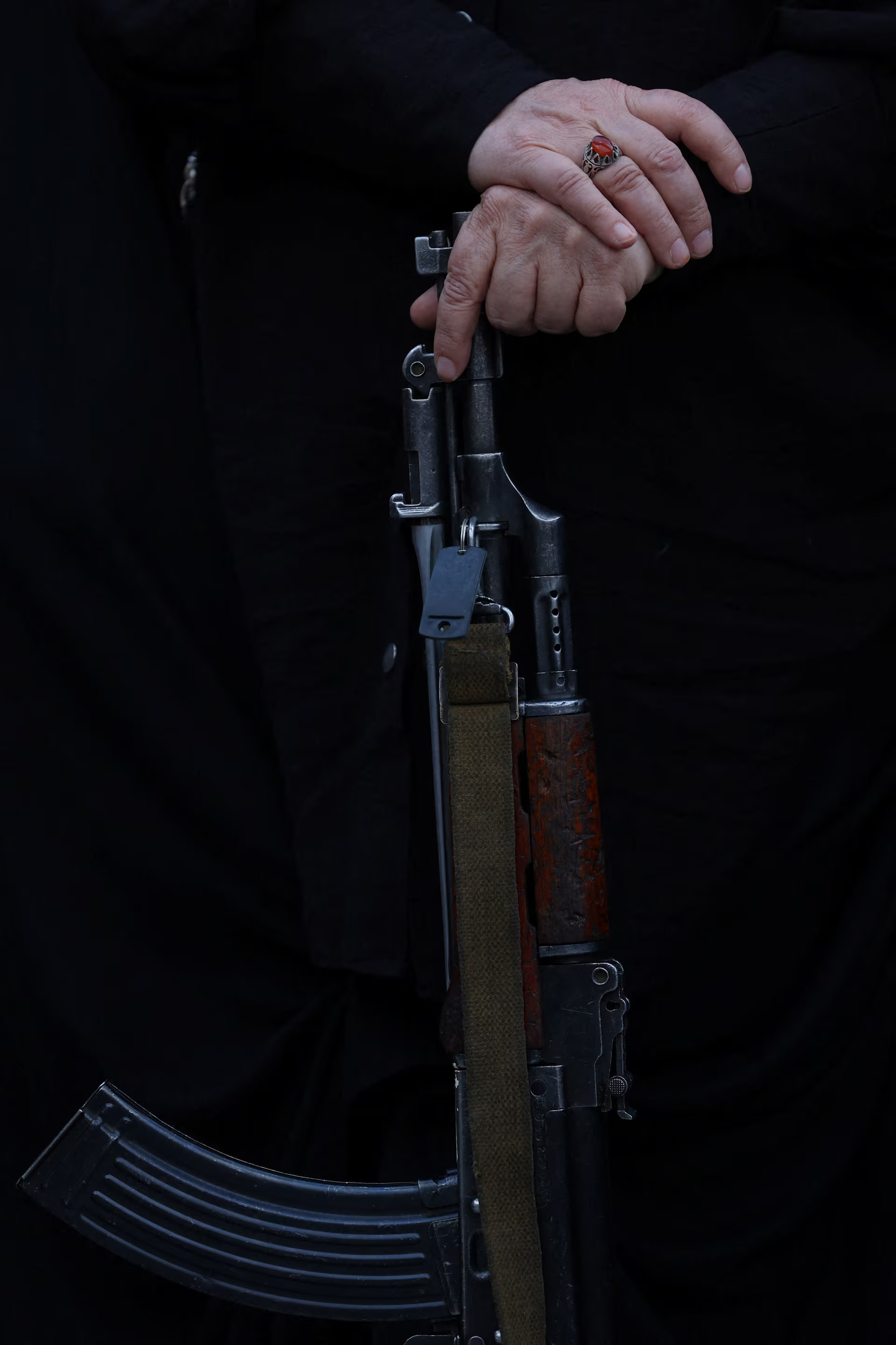 An Iranian woman volunteer holds a gun.