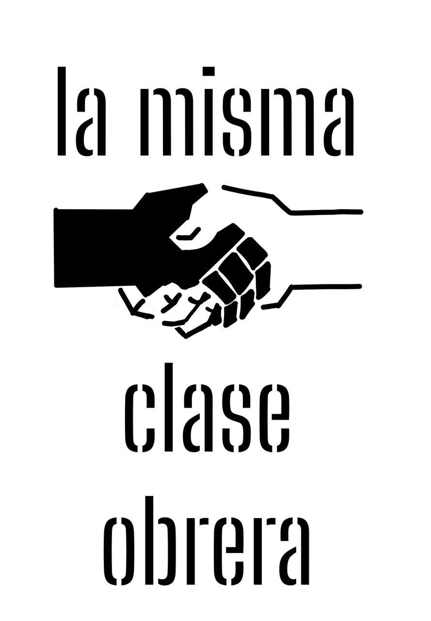 Un apretón de una mano negra y otra blanca con el texto "la misma clase obrera"