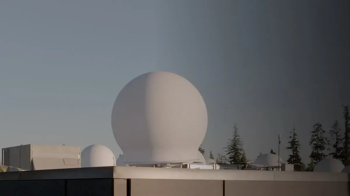 Two Turkish citizens have been arrested in Germany in connection with an arson attack on a Starlink ground station in Poland that occurred in September 2026.Polish authorities allege the act was directed by Russian intelligence services, aiming to disrupt satellite internet access in Ukraine.The Polish government has characterized the incident as an act of hybrid warfare.While SpaceX can reroute data through other st… #Poland #Infrastructure #Geopolitics